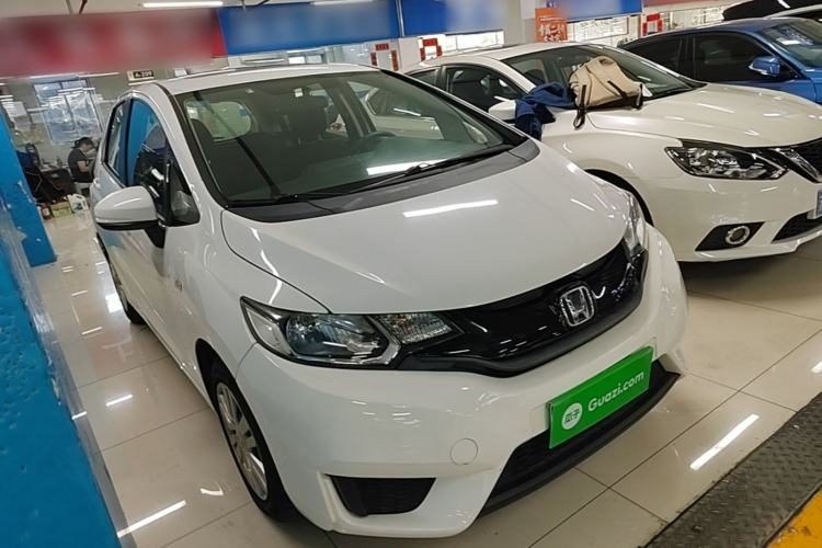 Used Honda Fit 2016 1.5L LXS CVT Comfort Sunroof Version Front Right 45 Deg