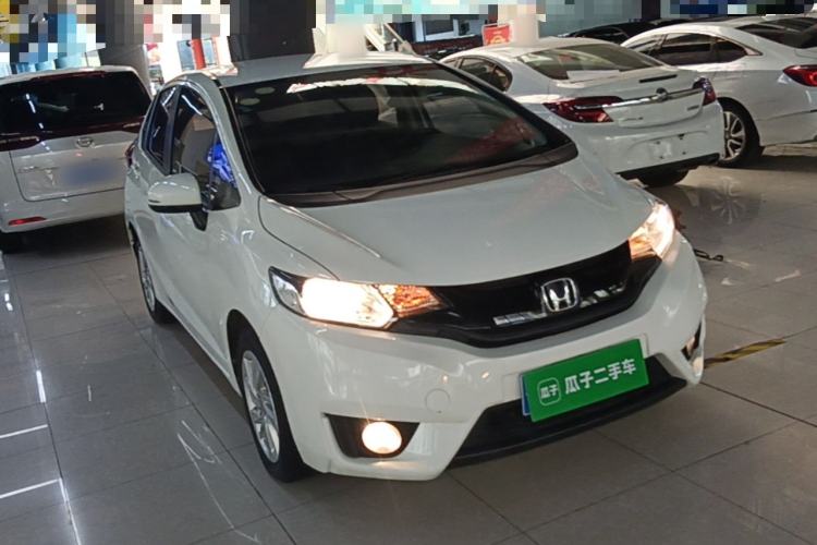 Used Honda Fit 2016 1.5L SE CVT Fashion Model Front Right 45 Deg