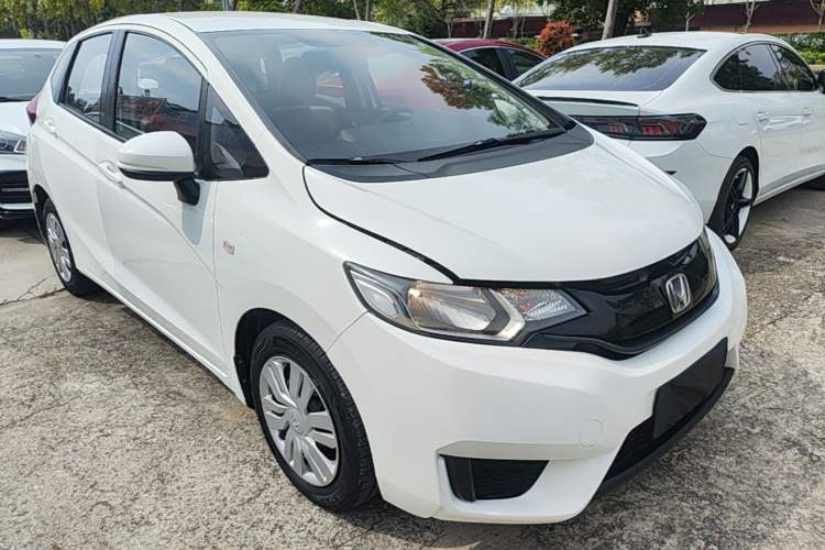 Used Honda Fit 2016 1.5L LX Manual Comfort Model Front Right 45 Deg