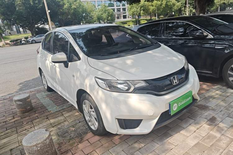 Used Honda Fit 2016 1.5L LXS CVT Comfort Sunroof Version Front Right 45 Deg