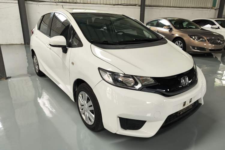 Used Honda Fit 2016 1.5L LXS CVT Comfort Sunroof Version Front Right 45 Deg