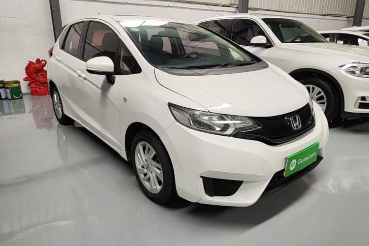 Used Honda Fit 2016 1.5L LXS CVT Comfort Sunroof Version Front Right 45 Deg