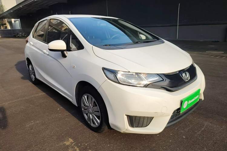 Used Honda Fit 2016 1.5L LXS CVT Comfort Sunroof Version Front Right 45 Deg