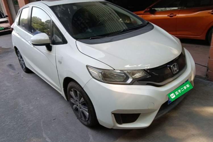 Used Honda Fit 2016 1.5L LXS CVT Comfort Sunroof Version Front Right 45 Deg