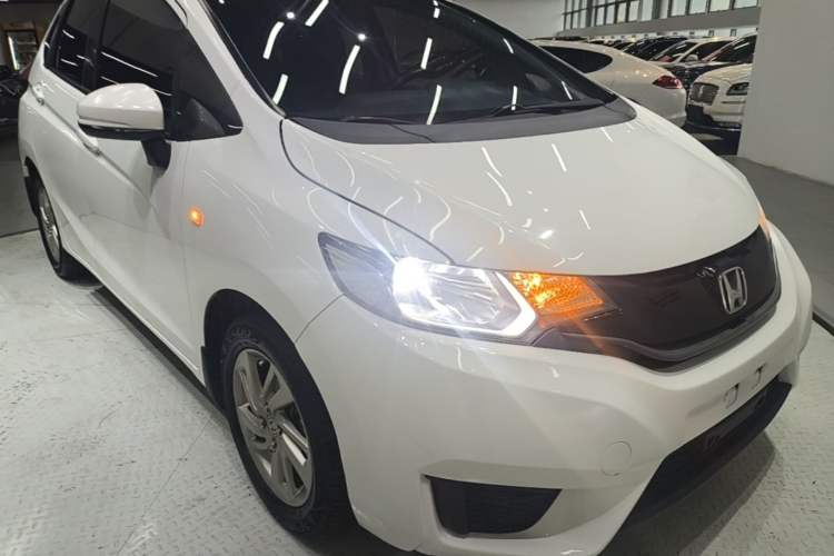 Used Honda Fit 2016 1.5L LX CVT Comfort Model Front Right 45 Deg