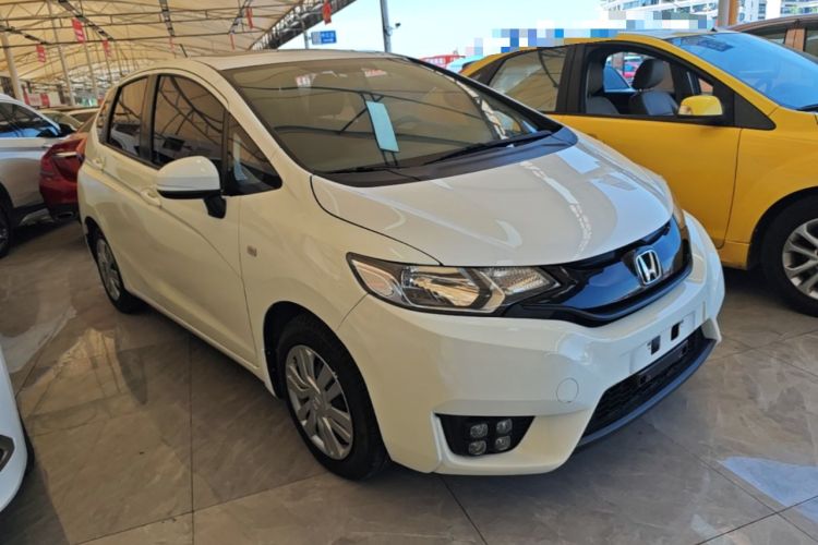 Used Honda Fit 2016 1.5L LXS CVT Comfort Sunroof Version Front Right 45 Deg