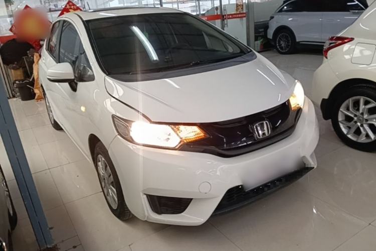 Used Honda Fit 2016 1.5L LXS CVT Comfort Sunroof Version Front Right 45 Deg