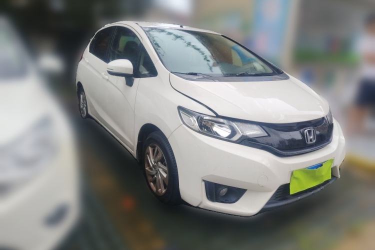 Used Honda Fit 2016 1.5L SE CVT Fashion Model Front Right 45 Deg