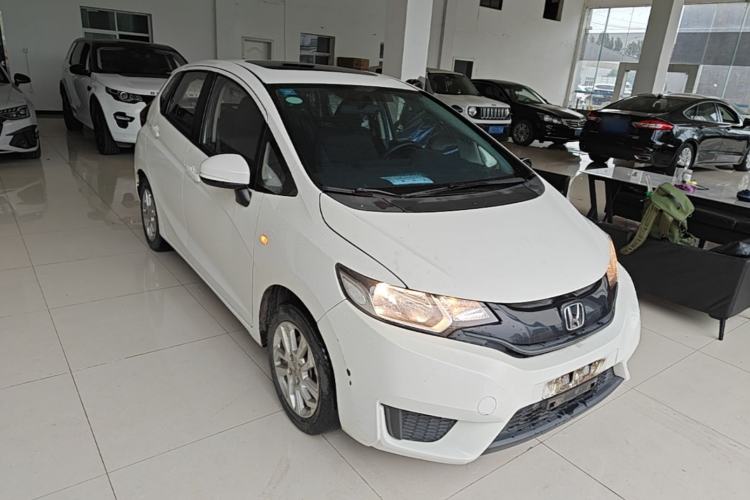 Used Honda Fit 2016 1.5L LXS CVT Comfort Sunroof Version Front Right 45 Deg