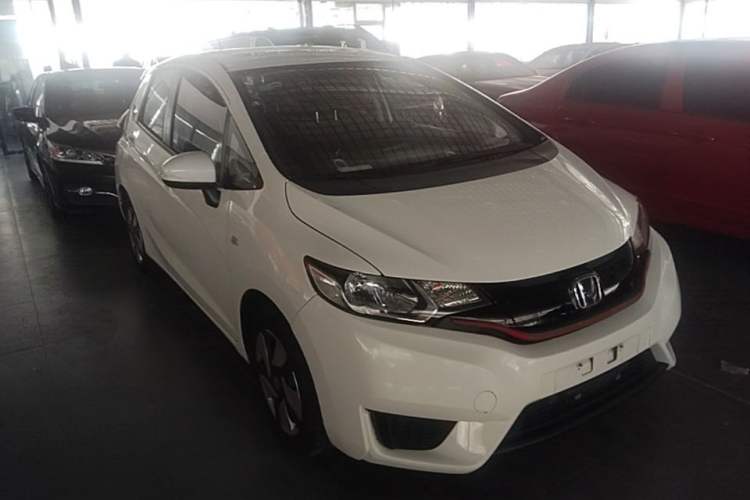 Used Honda Fit 2016 1.5L LXS CVT Comfort Sunroof Version Front Right 45 Deg