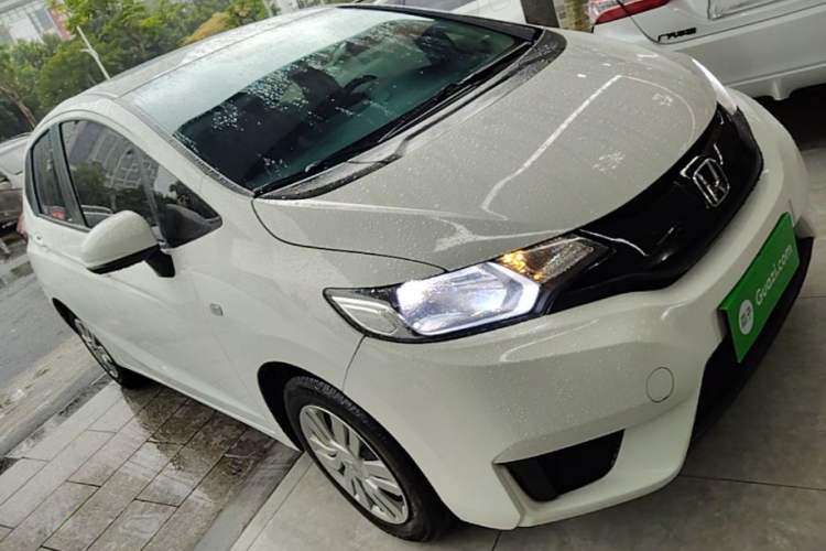 Used Honda Fit 2016 1.5L LXS CVT Comfort Sunroof Version Front Right 45 Deg