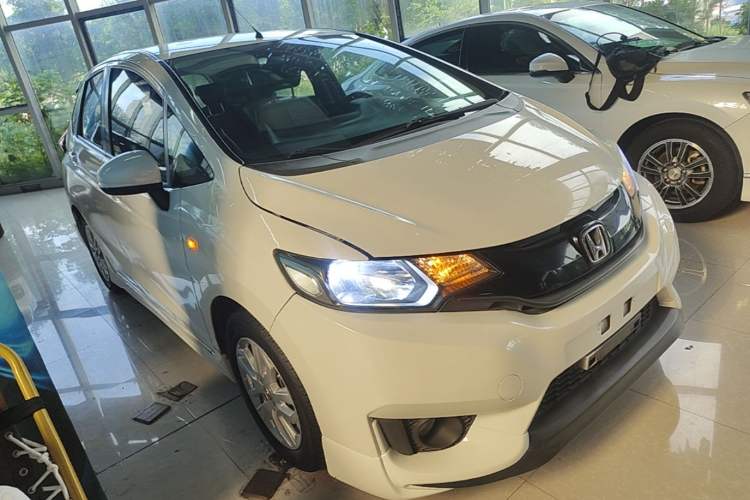 Used Honda Fit 2016 1.5L LX CVT Comfort Model Front Right 45 Deg