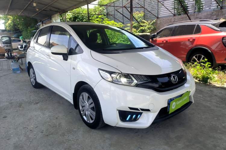 Used Honda Fit 2016 1.5L LXS CVT Comfort Sunroof Version Front Right 45 Deg