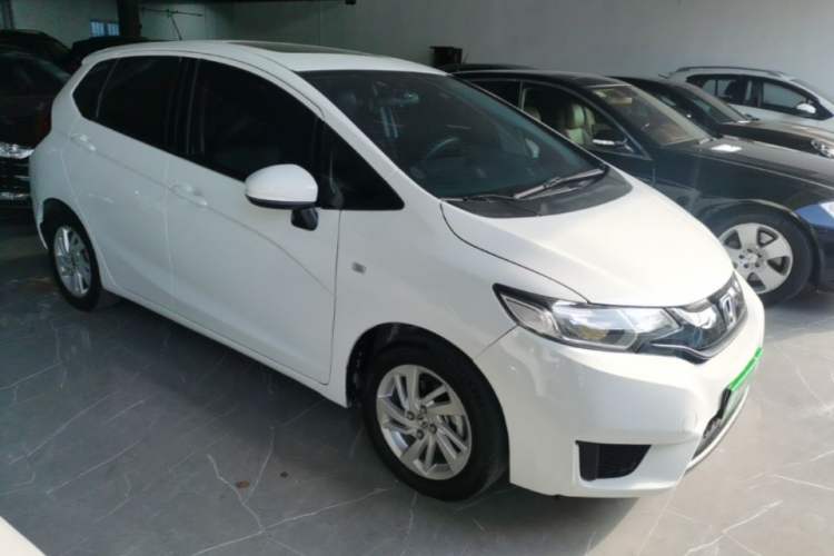 Used Honda Fit 2016 1.5L LXS CVT Comfort Sunroof Version Front Right 45 Deg