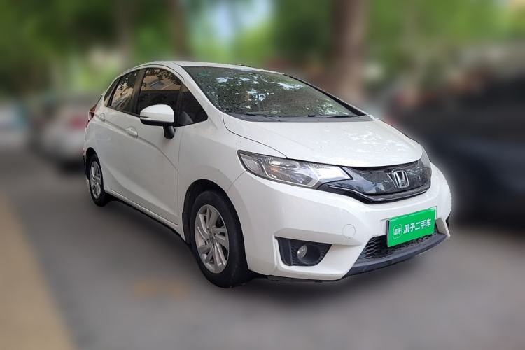 Used Honda Fit 2016 1.5L SE CVT Fashion Model Front Right 45 Deg