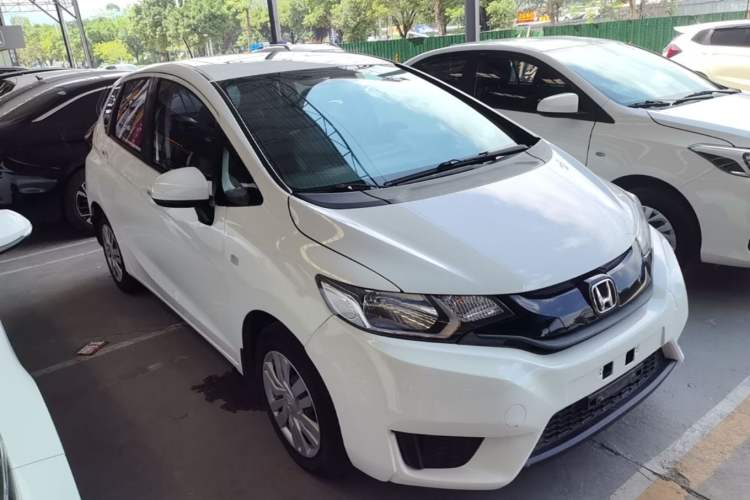 Used Honda Fit 2016 1.5L LXS CVT Comfort Sunroof Version Front Right 45 Deg
