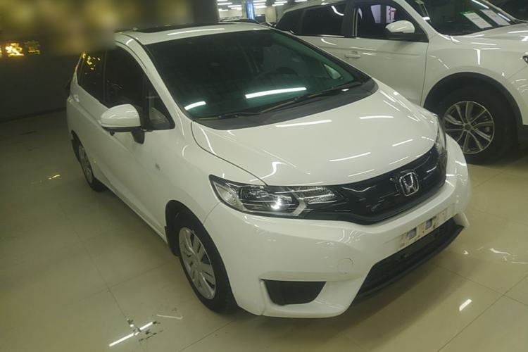 Used Honda Fit 2016 1.5L LXS CVT Comfort Sunroof Version Front Right 45 Deg