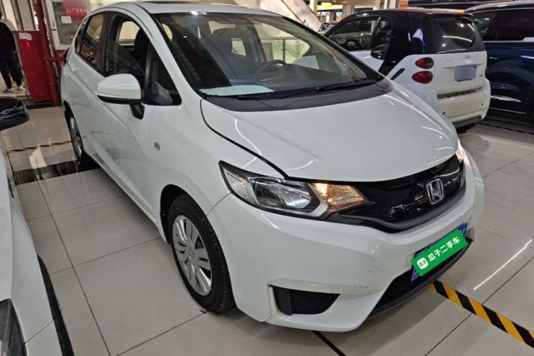 Used Honda Fit 2016 1.5L LXS CVT Comfort Sunroof Version Front Right 45 Deg