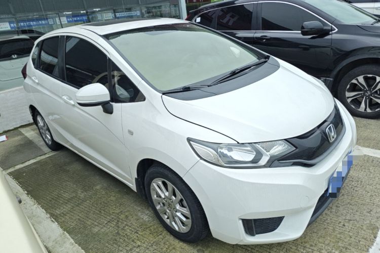Used Honda Fit 2016 1.5L LXS CVT Comfort Sunroof Version Front Right 45 Deg