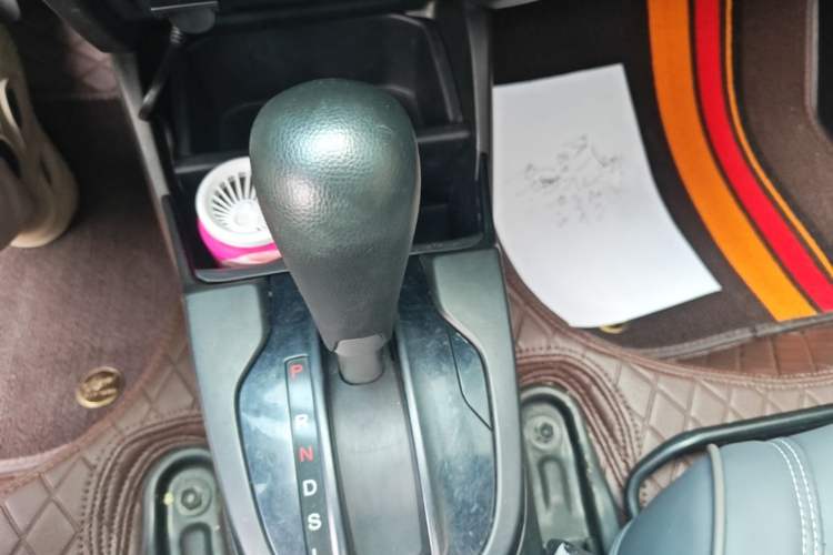 Used Honda Fit 2016 1.5L LXS CVT Comfort Sunroof Version Gear Lever