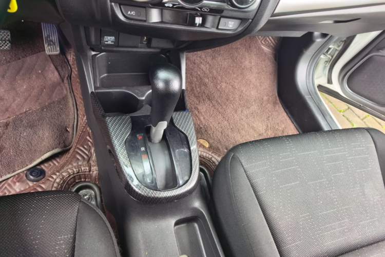 Used Honda Fit 2016 1.5L LXS CVT Comfort Sunroof Version Gear Lever