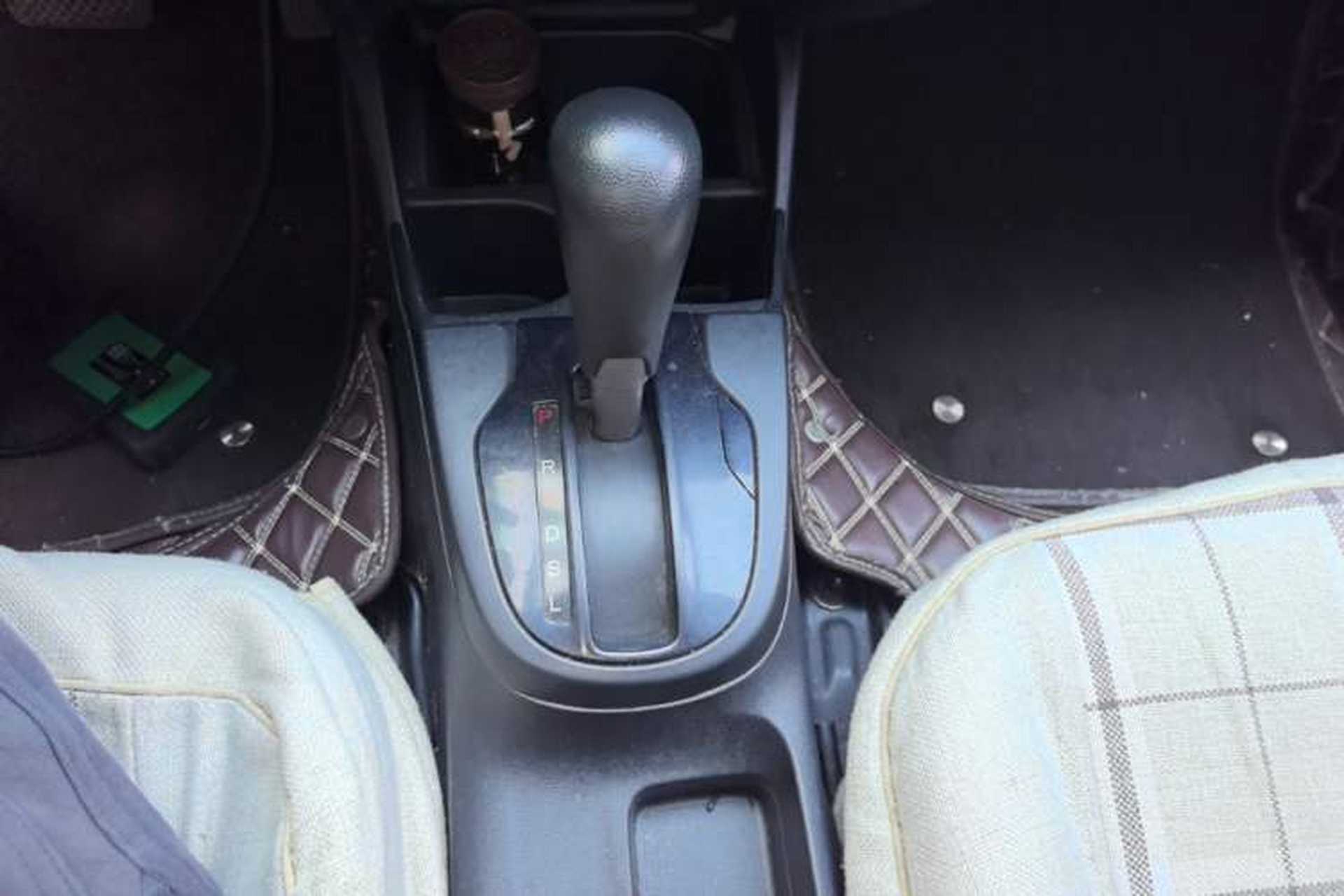 Used Honda Fit 2016 1.5L LXS CVT Comfort Sunroof Version Gear Lever