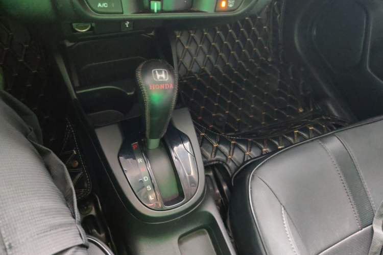 Used Honda Fit 2016 1.5L LXS CVT Comfort Sunroof Version Gear Lever