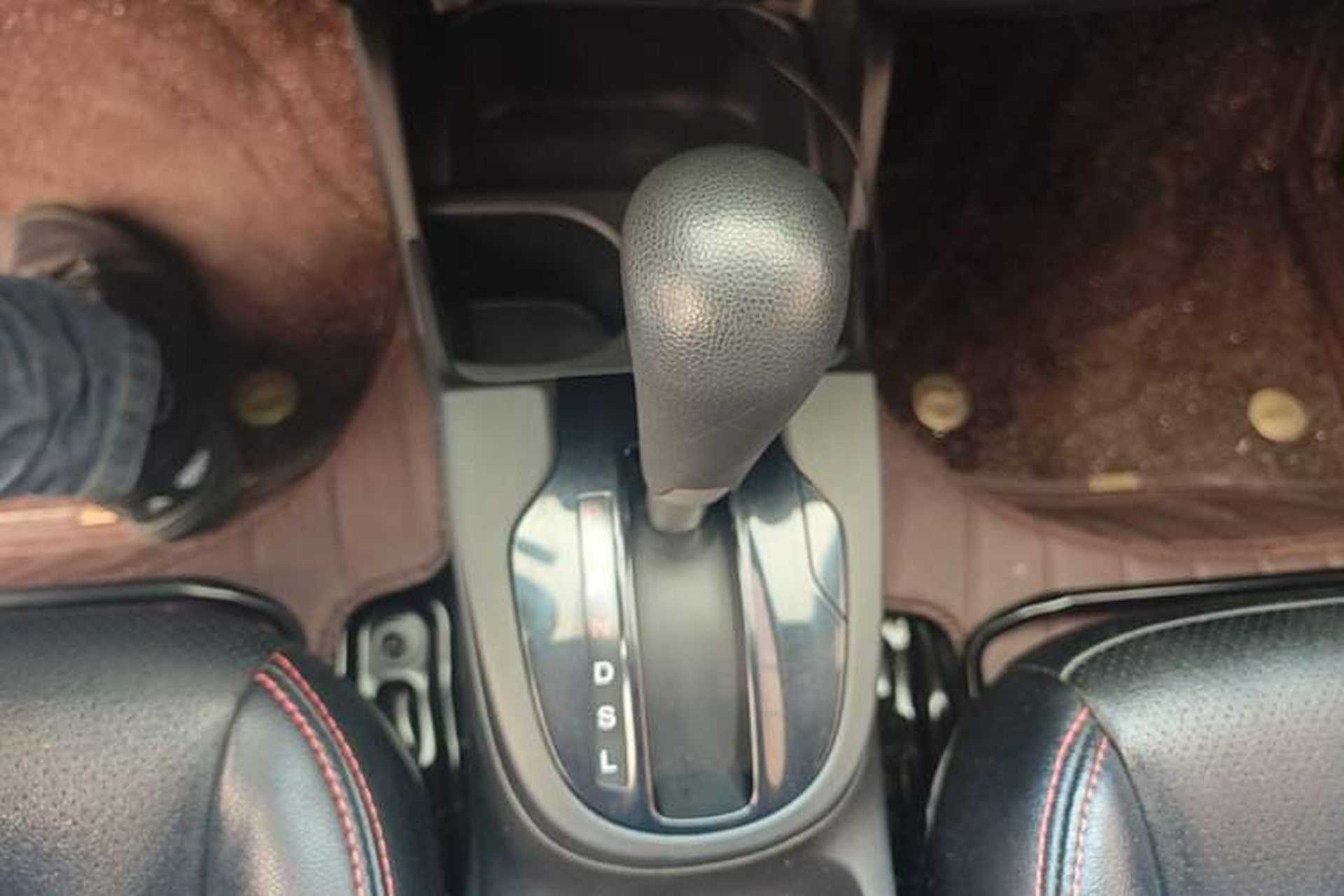 Used Honda Fit 2016 1.5L LXS CVT Comfort Sunroof Version Gear Lever