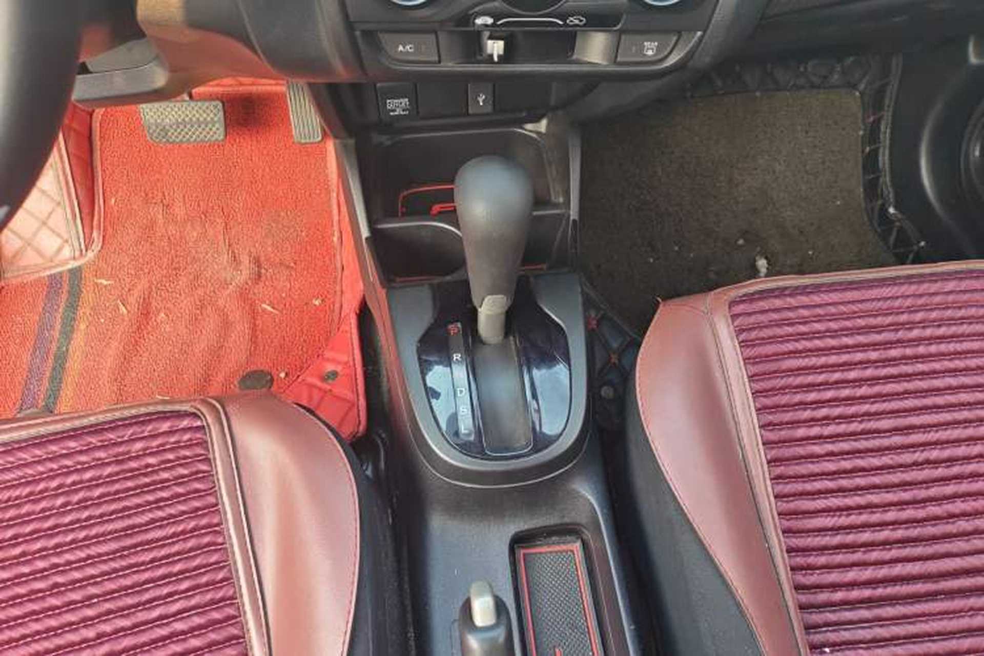 Used Honda Fit 2016 1.5L LXS CVT Comfort Sunroof Version Gear Lever