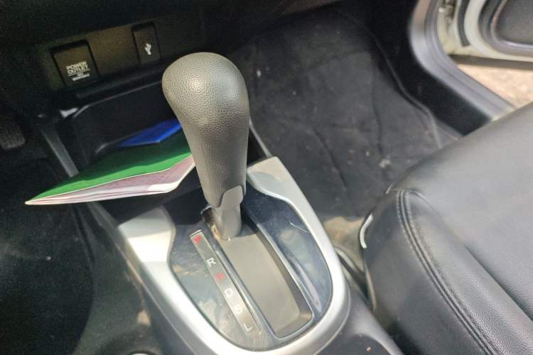 Used Honda Fit 2016 1.5L SES CVT Fashion Sunroof Edition Gear Lever