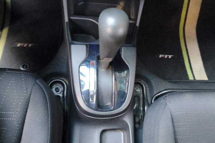 Used Honda Fit 2016 1.5L LXS CVT Comfort Sunroof Version Gear Lever