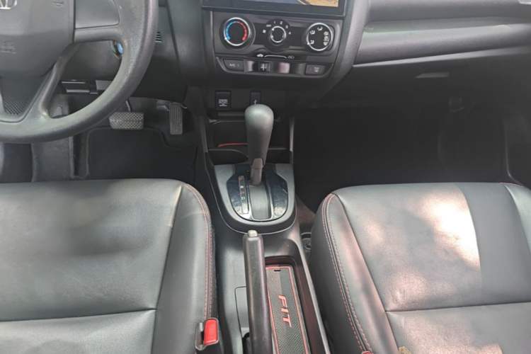 Used Honda Fit 2016 1.5L LXS CVT Comfort Sunroof Version Gear Lever