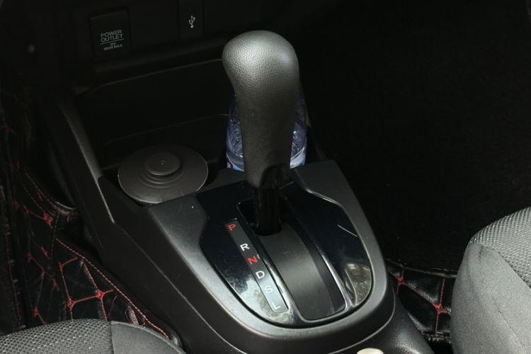 Used Honda Fit 2016 1.5L LXS CVT Comfort Sunroof Version Gear Lever
