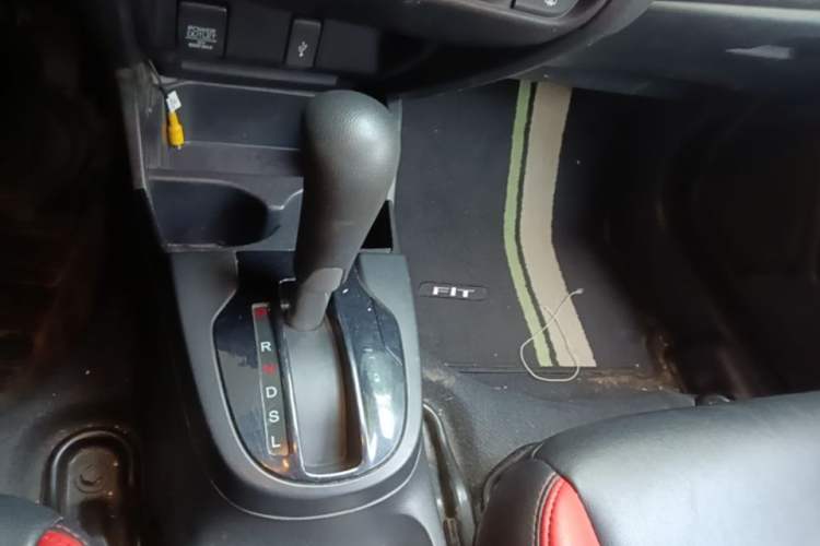 Used Honda Fit 2016 1.5L LXS CVT Comfort Sunroof Version Gear Lever