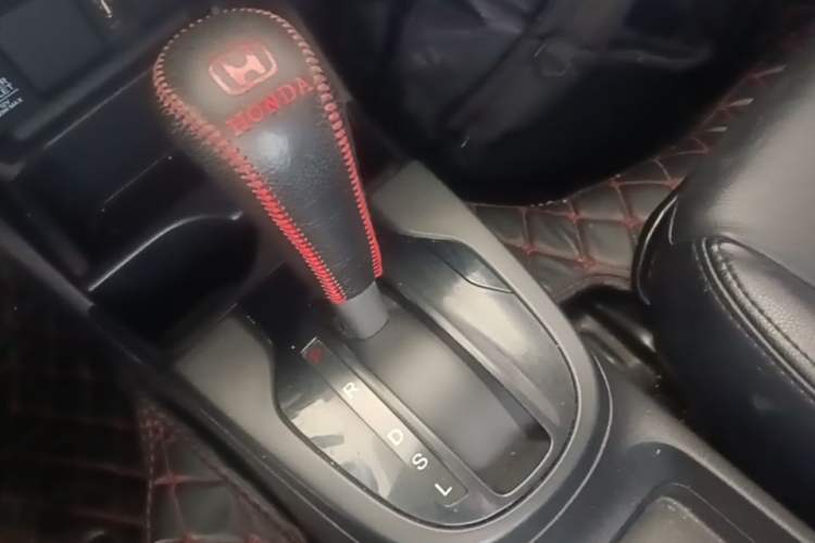 Used Honda Fit 2016 1.5L LXS CVT Comfort Sunroof Version Gear Lever