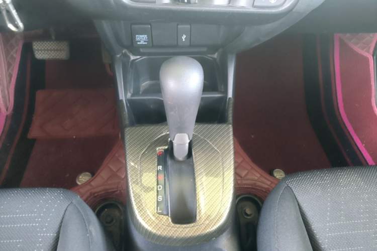 Used Honda Fit 2016 1.5L LXS CVT Comfort Sunroof Version Gear Lever