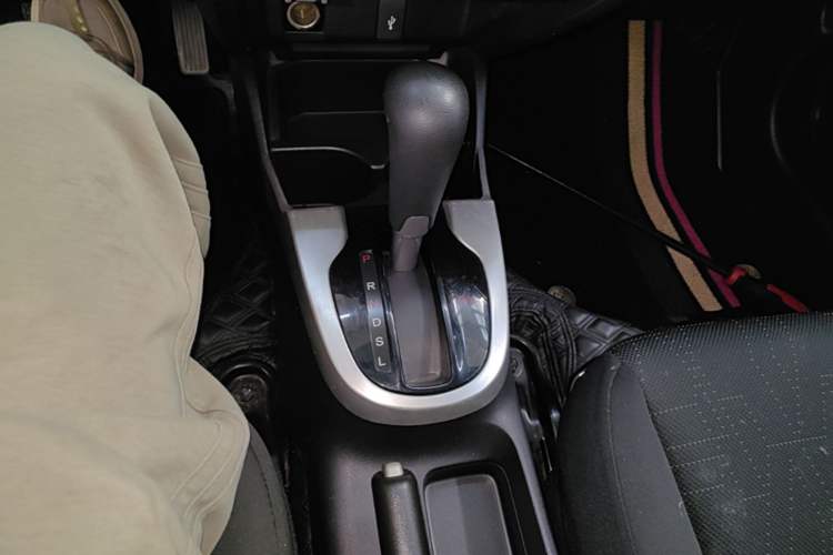 Used Honda Fit 2016 1.5L LXS CVT Comfort Sunroof Version Gear Lever