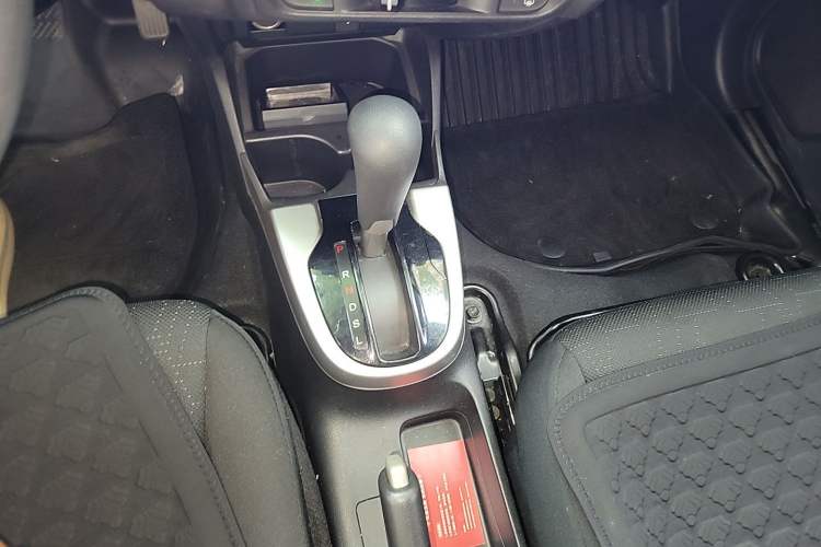 Used Honda Fit 2016 1.5L SE CVT Fashion Model Gear Lever