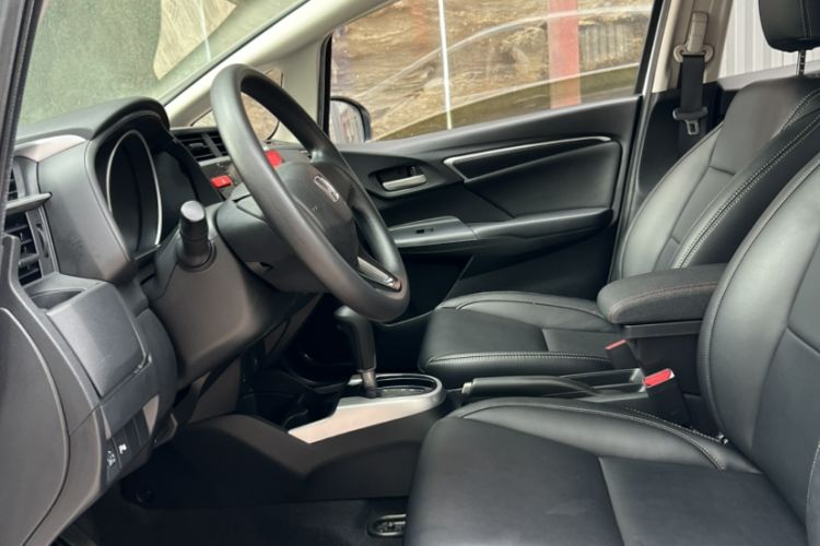 Used Honda Fit 2016 1.5L SE CVT Fashion Model Interior 1
