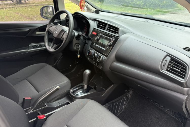 Used Honda Fit 2016 1.5L LX CVT Comfort Model Interior 1