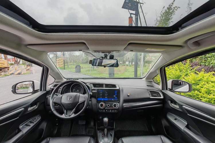 Used Honda Fit 2016 1.5L LXS CVT Comfort Sunroof Version Interior 2