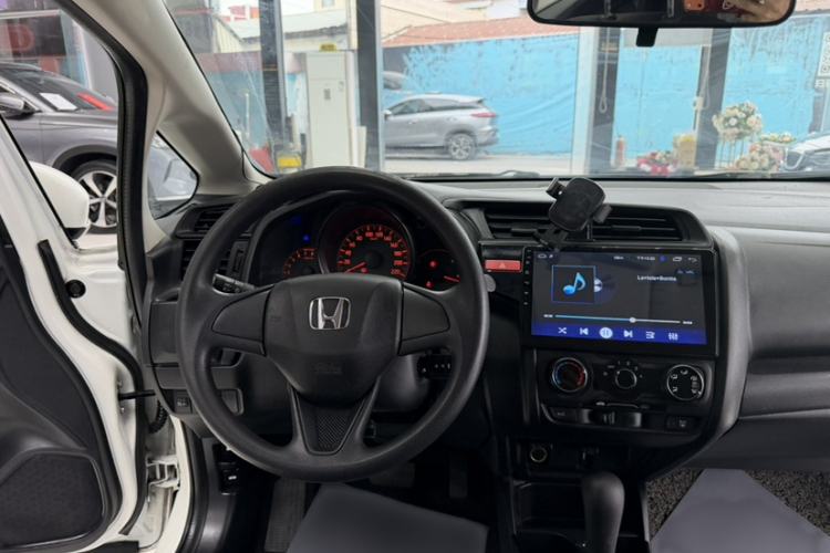 Used Honda Fit 2016 1.5L LX CVT Comfort Model Interior 3