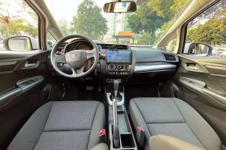 Used Honda Fit 2016 1.5L LX CVT Comfort Model Interior 3