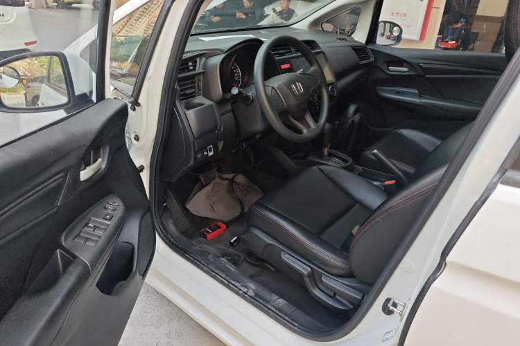 Used Honda Fit 2016 1.5L LXS CVT Comfort Sunroof Version Interior 3