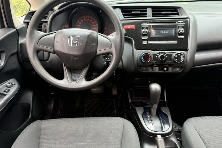 Used Honda Fit 2016 1.5L LX CVT Comfort Model Interior 3