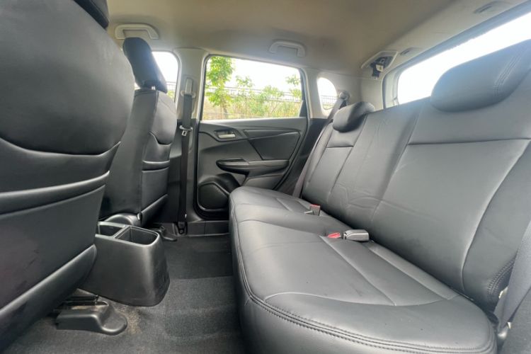 Used Honda Fit 2016 1.5L LX CVT Comfort Model Interior 3