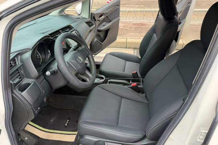 Used Honda Fit 2016 1.5L LXS CVT Comfort Sunroof Version Interior 3