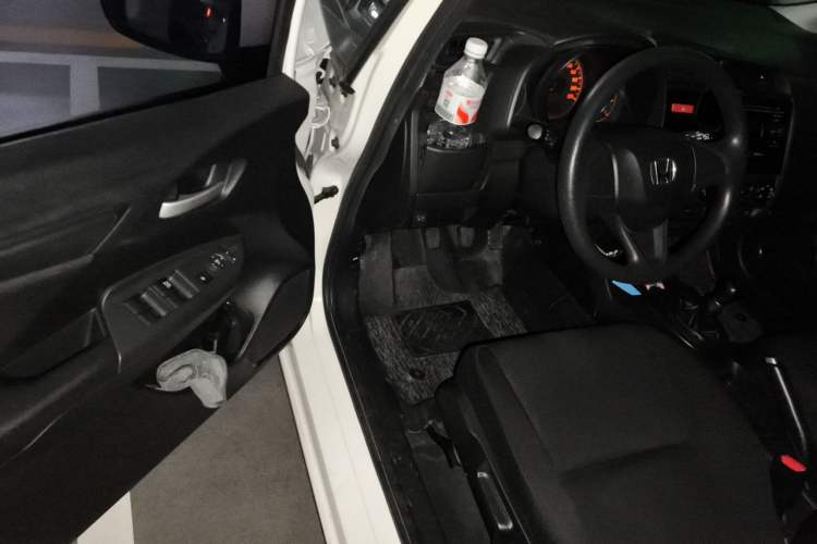 Used Honda Fit 2016 1.5L LX Manual Comfort Model Interior 3