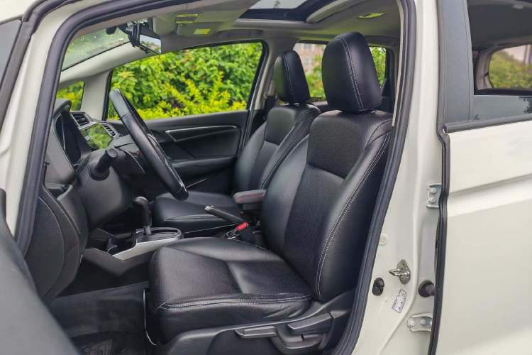 Used Honda Fit 2016 1.5L LXS CVT Comfort Sunroof Version Interior 4