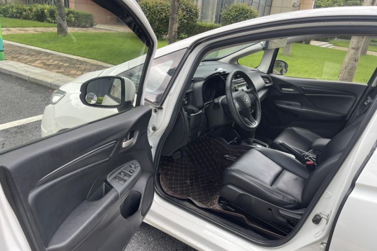 Used Honda Fit 2016 1.5L LX CVT Comfort Model Interior 4